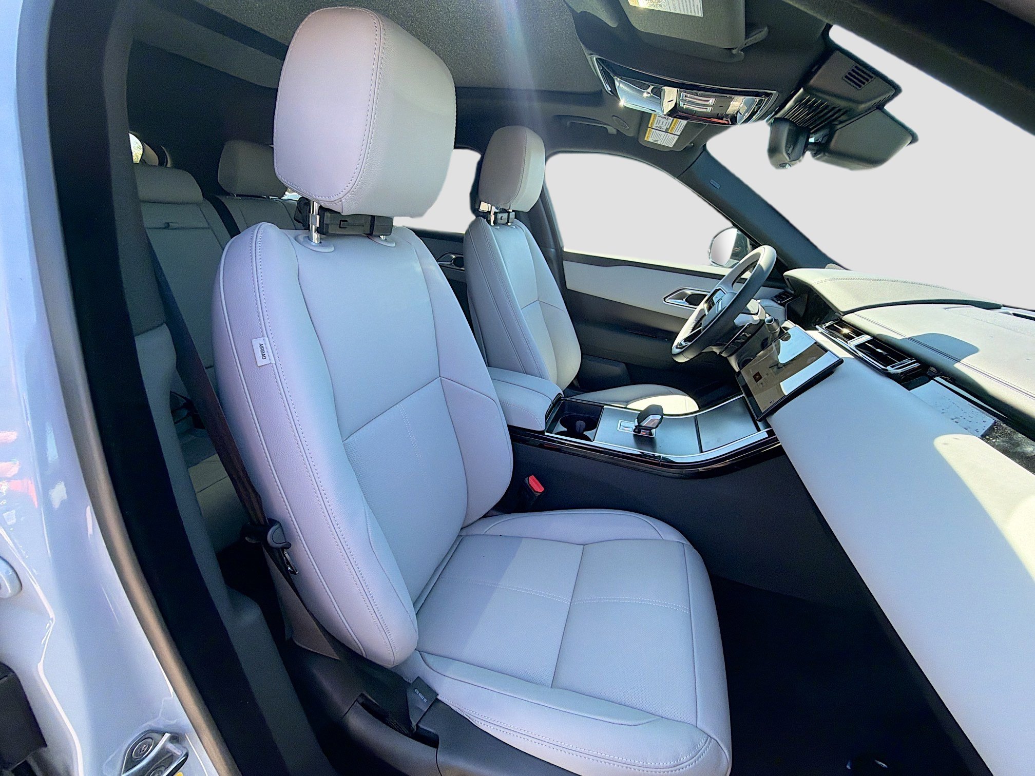 New 2026 Land Rover Range Rover Velar Dynamic SE image 15