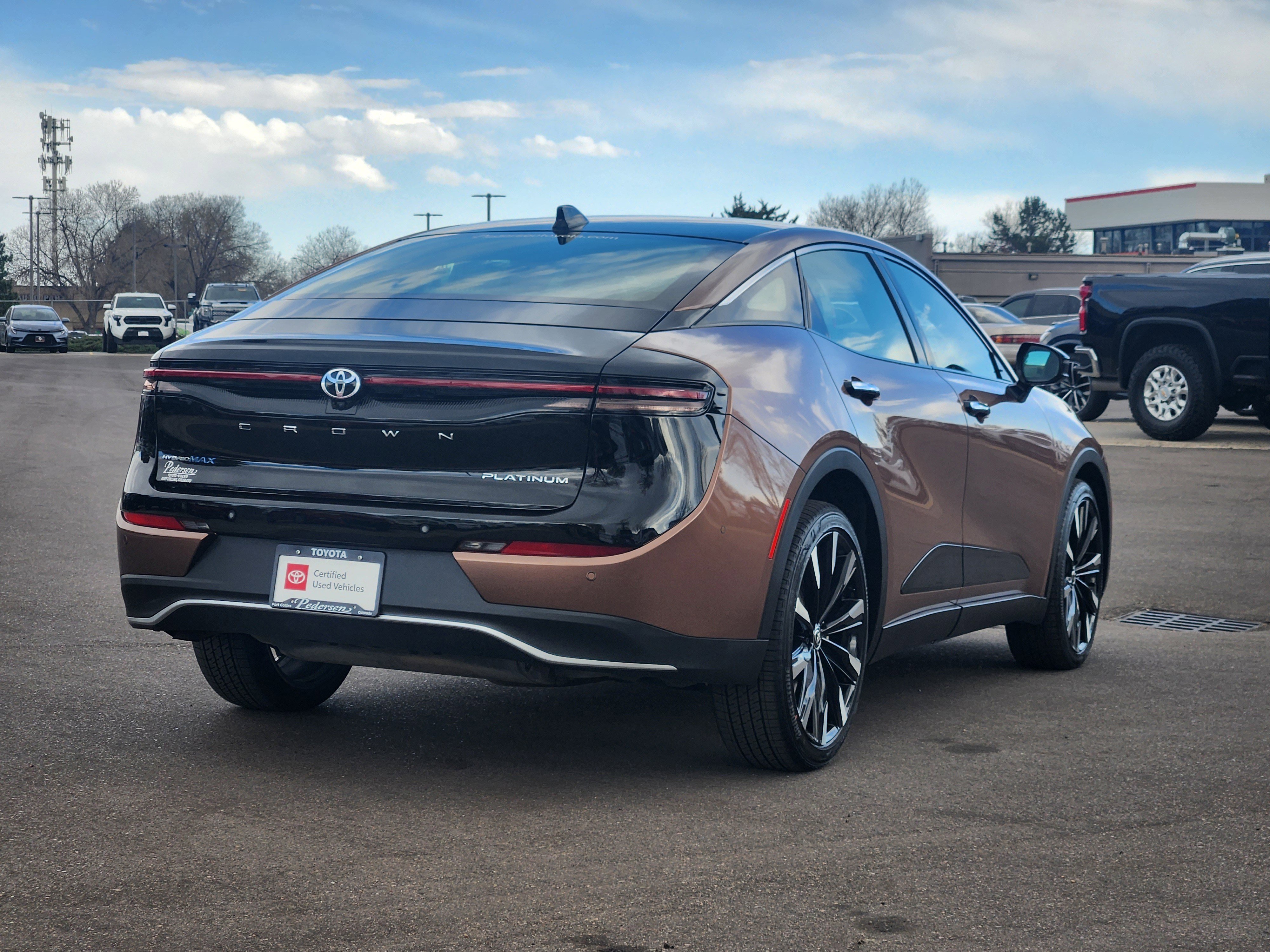 Used 2023 Toyota Crown Platinum image 3
