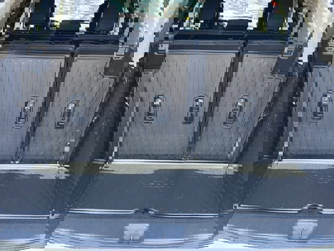 New 2025 Nissan Pathfinder Platinum w/ Black Appearance Package image 16