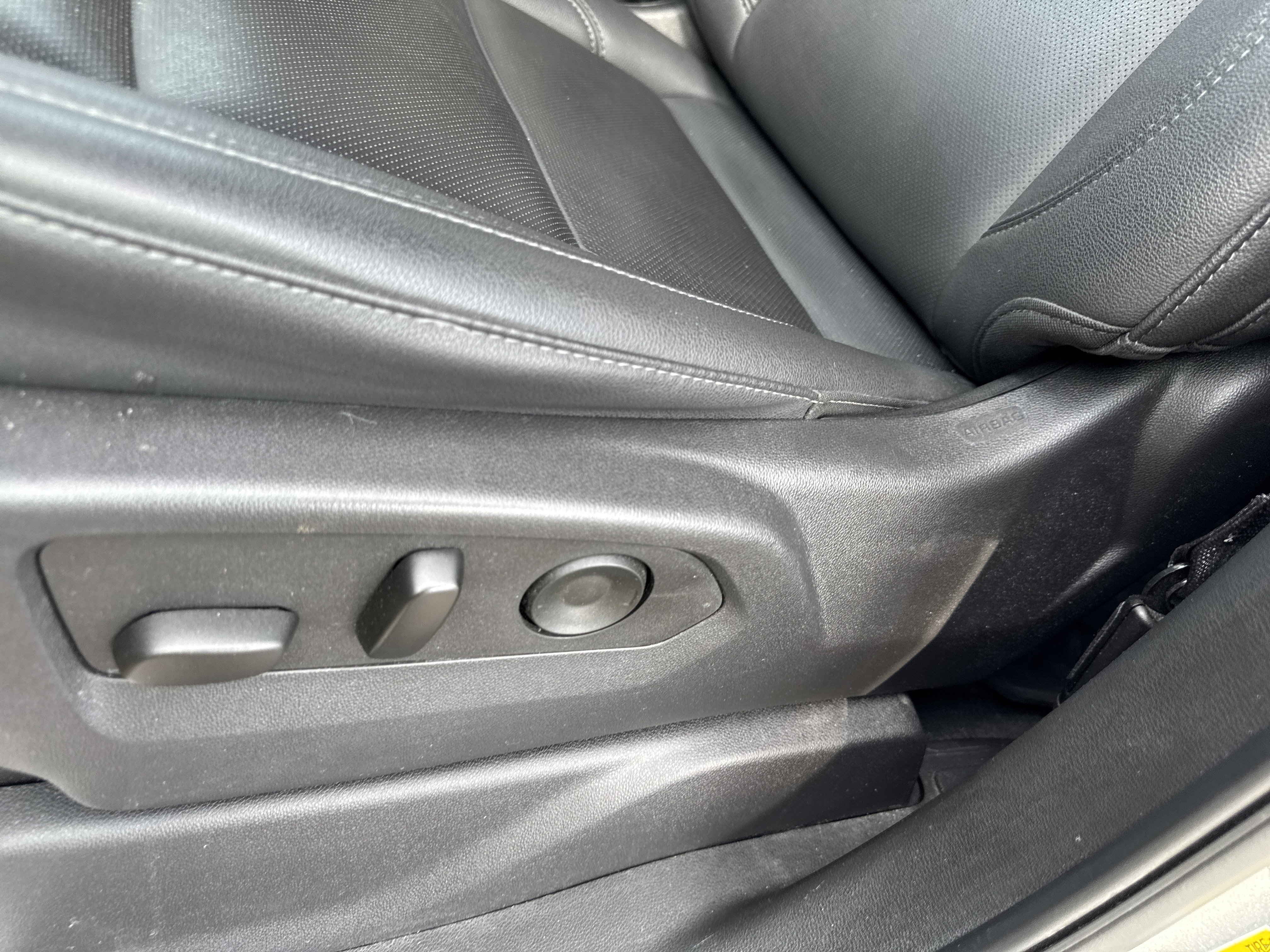 Certified 2025 GMC Sierra 1500 SLT image 11