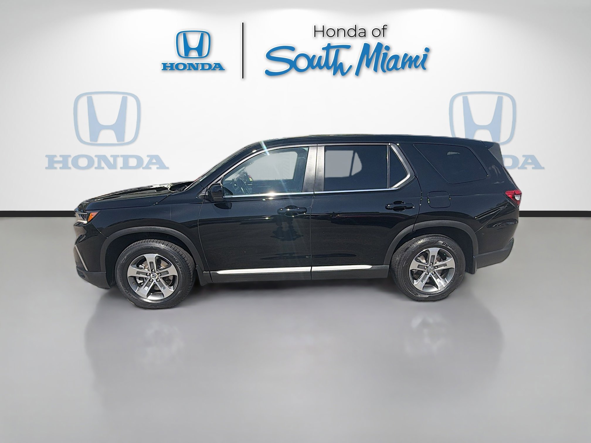 Certified 2025 Honda Pilot EX-L image 4