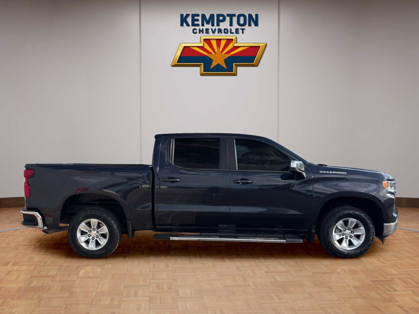 Used 2023 Chevrolet Silverado 1500 LT RWD image 7