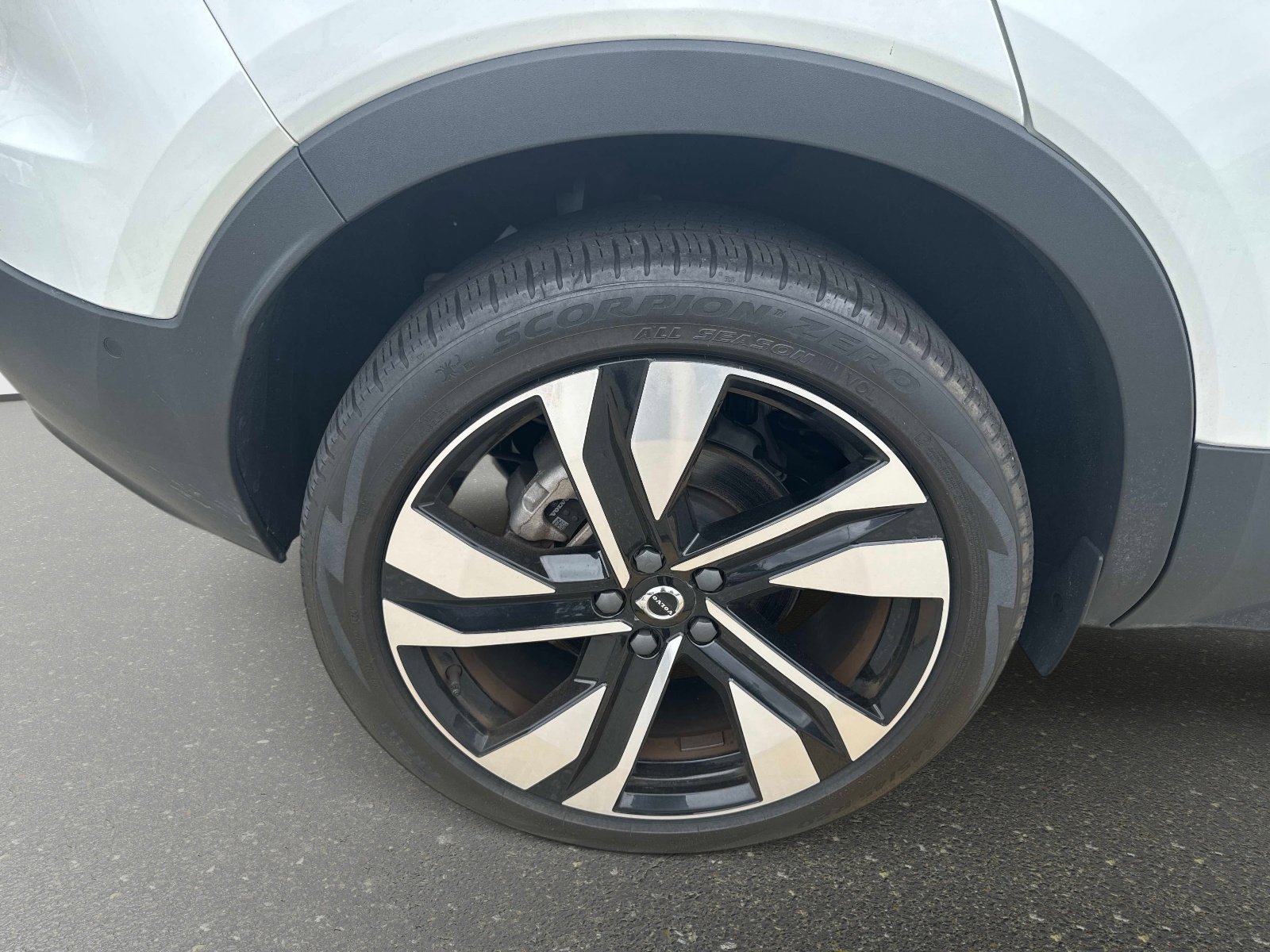 Used 2025 Volvo XC40 B5 Ultra w/ Protection Package Premier AWD/4WD image 7