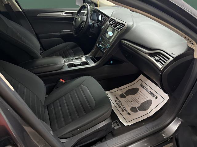Used 2020 Ford Fusion SE FWD image 15
