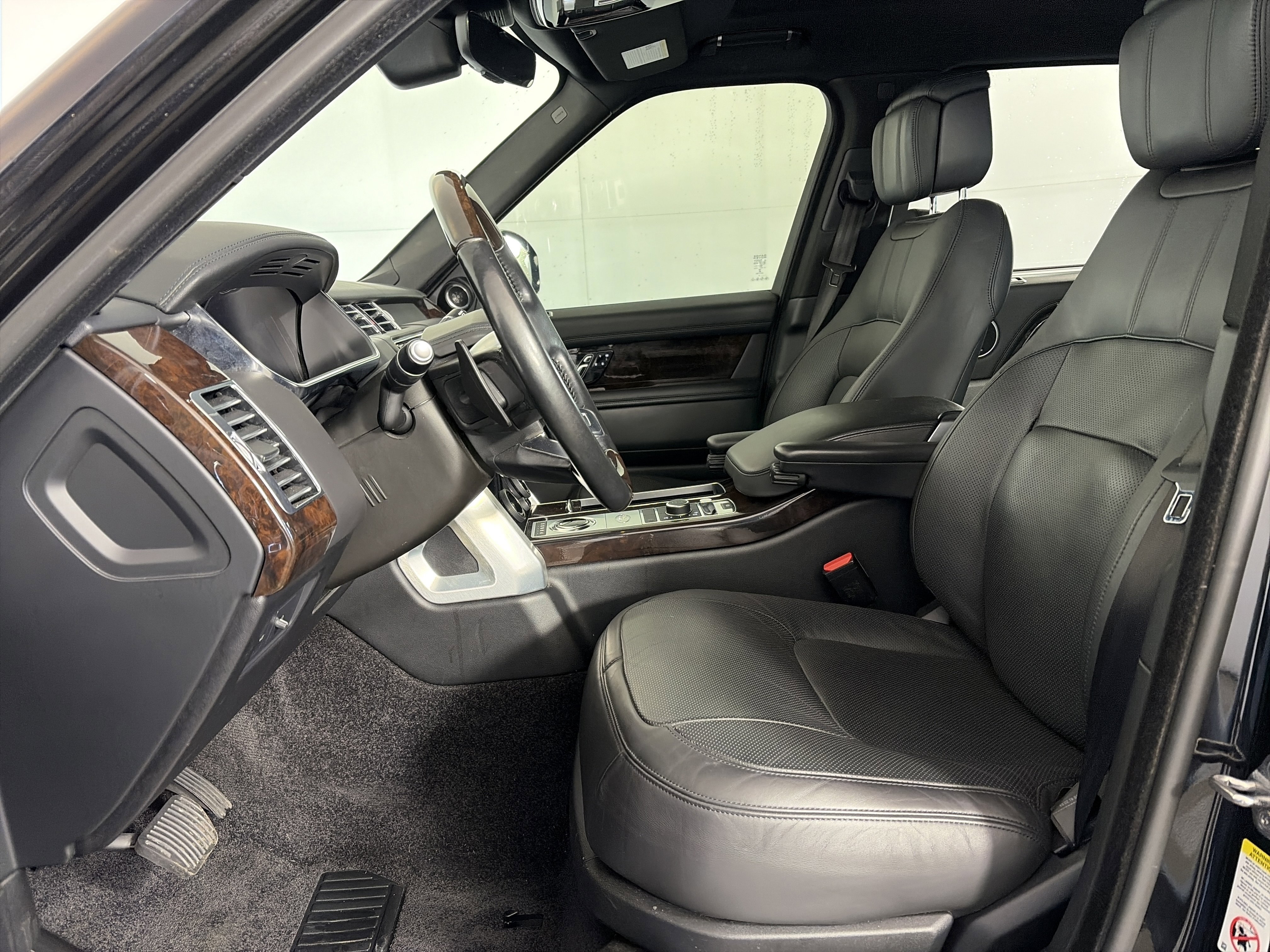 Used 2019 Land Rover Range Rover Long Wheelbase Supercharged image 6