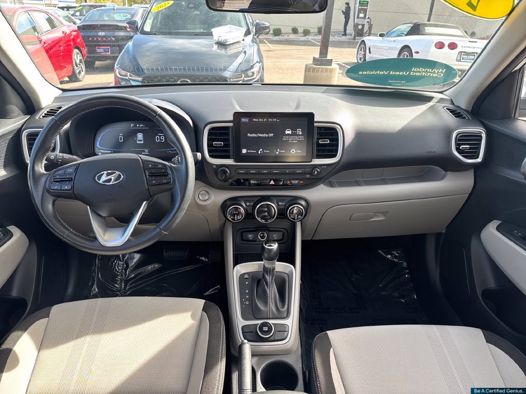 Certified 2025 Hyundai Venue SEL FWD image 48