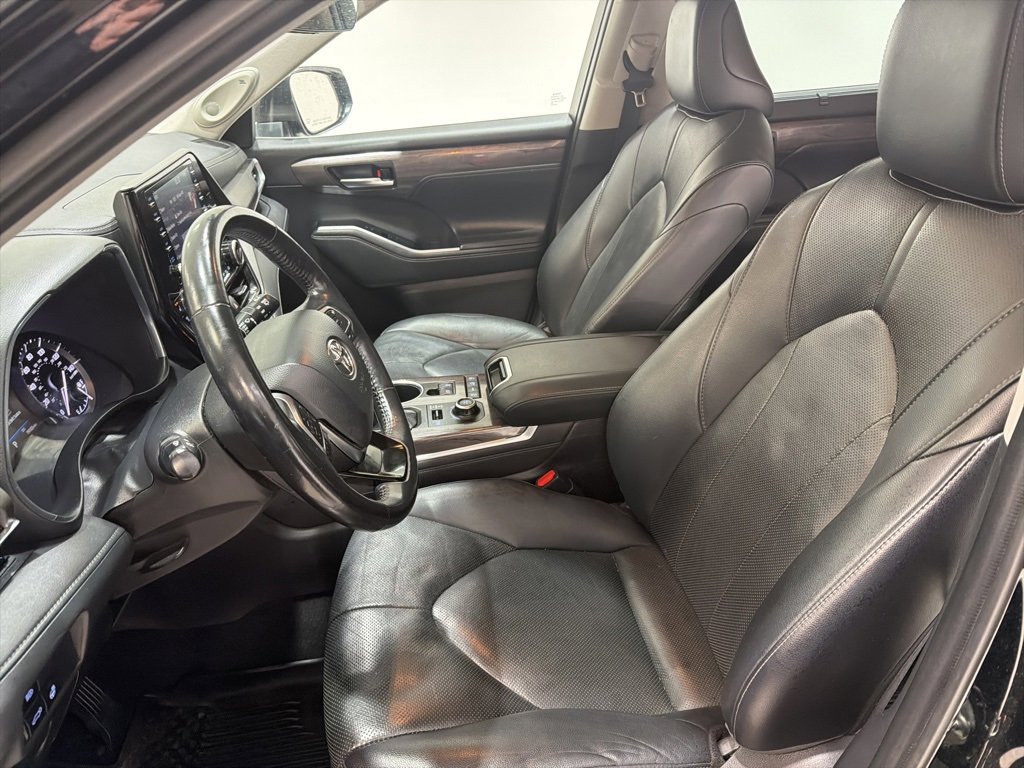 Used 2021 Toyota Highlander Limited image 11