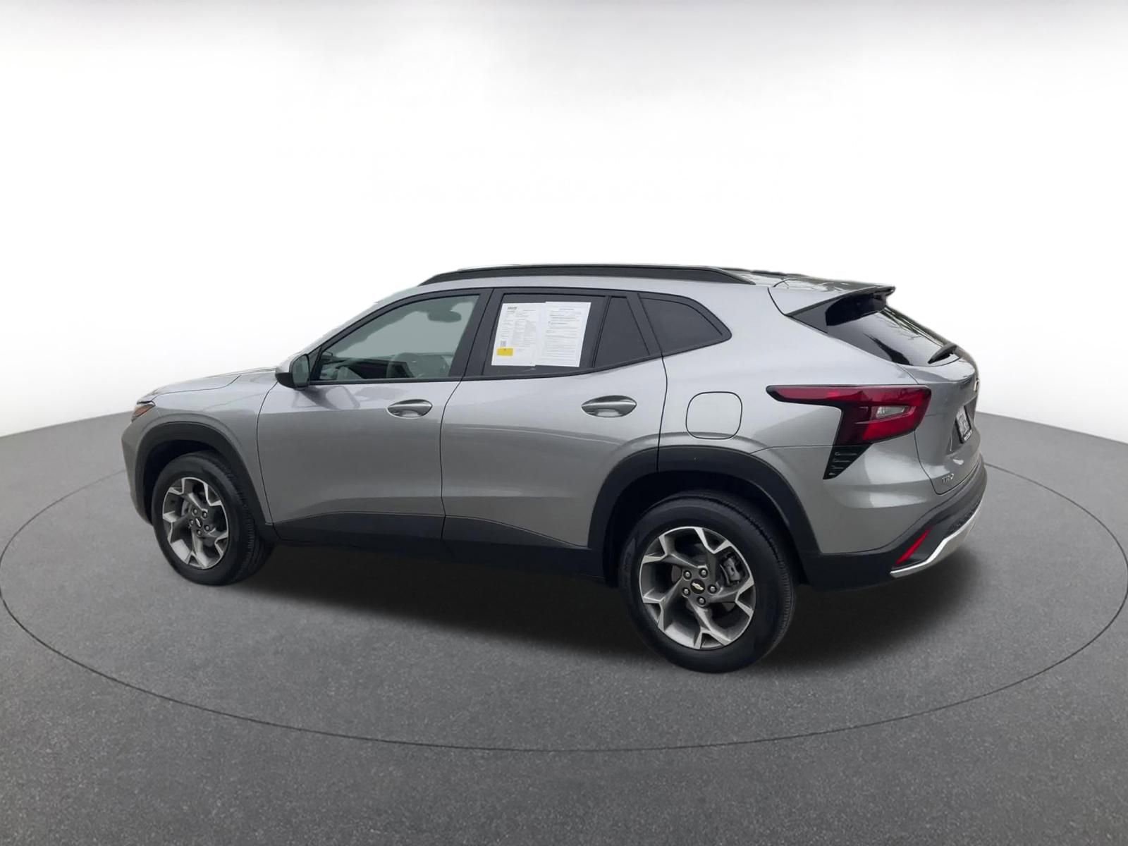 Used 2025 Chevrolet Trax LT image 10