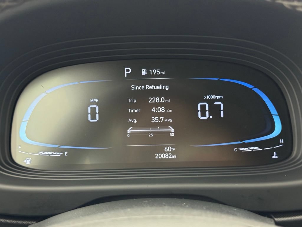 Used 2025 Hyundai Venue SEL FWD image 21