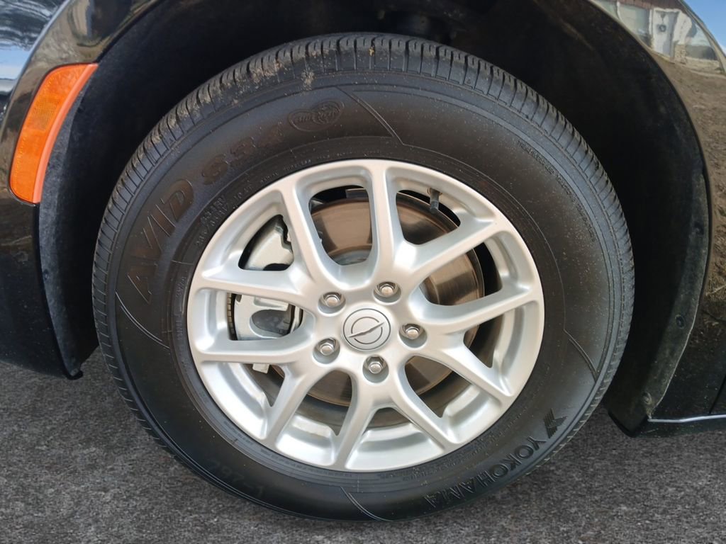 Used 2025 Chrysler Pacifica Select FWD image 9