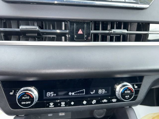 Used 2023 Mitsubishi Outlander SE image 11