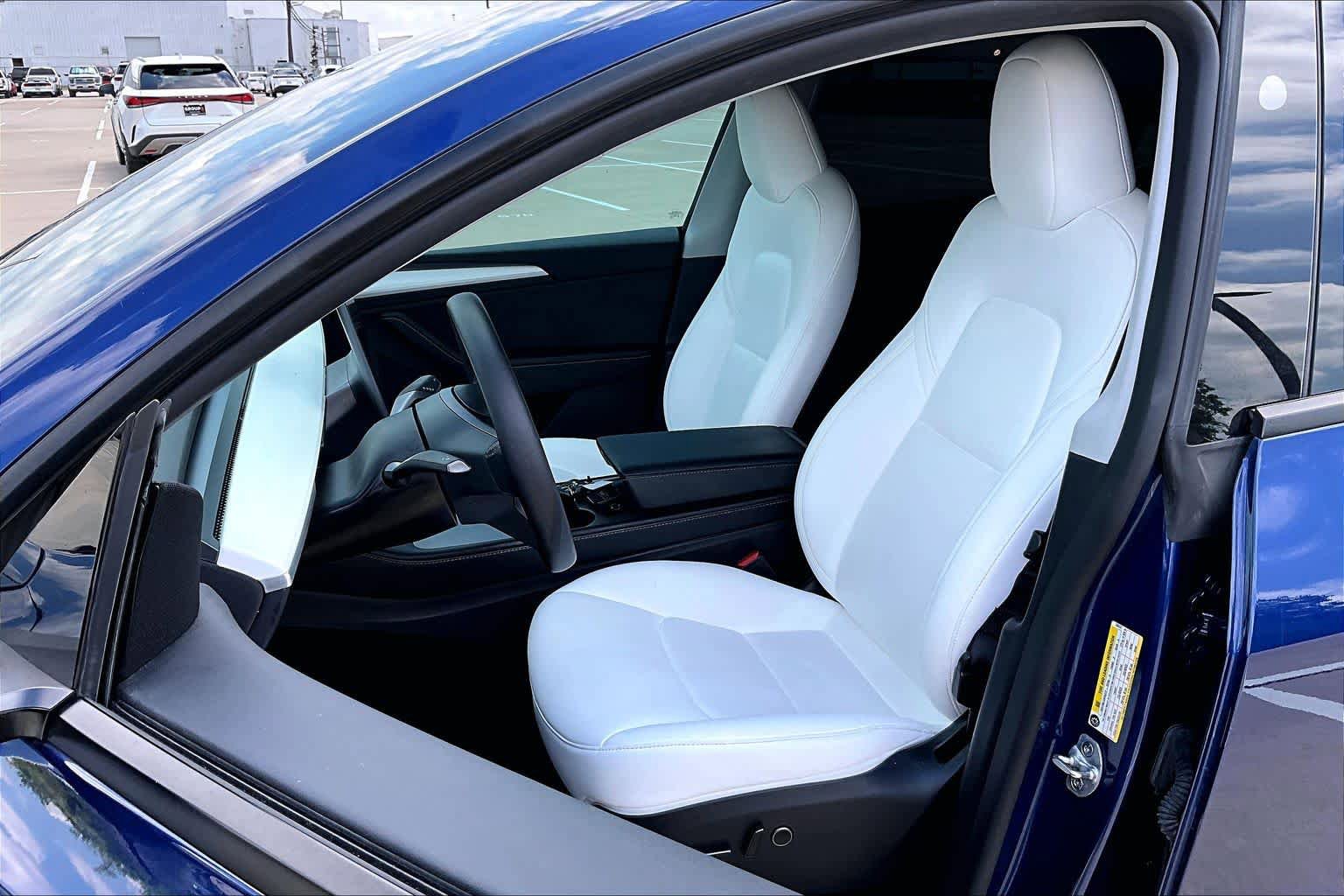 Used 2025 Tesla Model Y Long Range RWD image 7