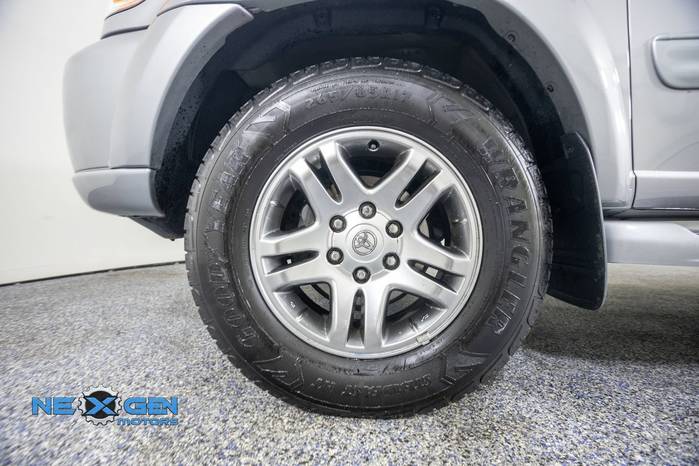 Used 2004 Toyota Sequoia Limited w/ Preferred Accessory Pkg AWD/4WD image 51