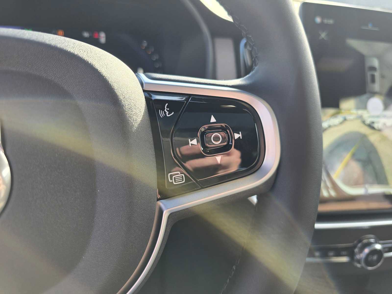 New 2026 Volvo XC90 B6 Plus w/ Protection Package Premier AWD/4WD image 38