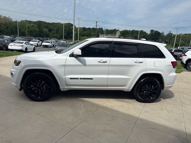 Used 2021 Jeep Grand Cherokee Laredo X AWD/4WD image 4