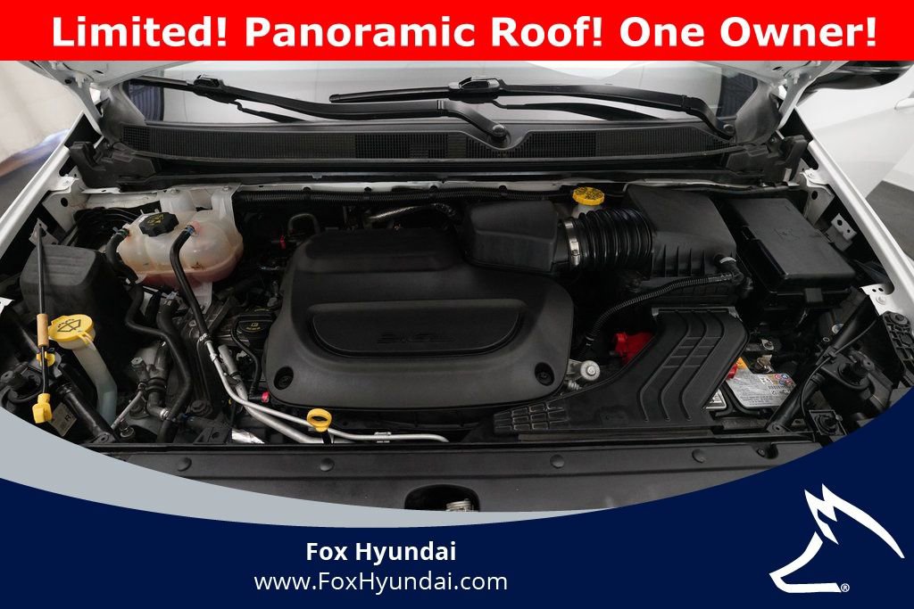 Used 2024 Chrysler Pacifica Limited image 3