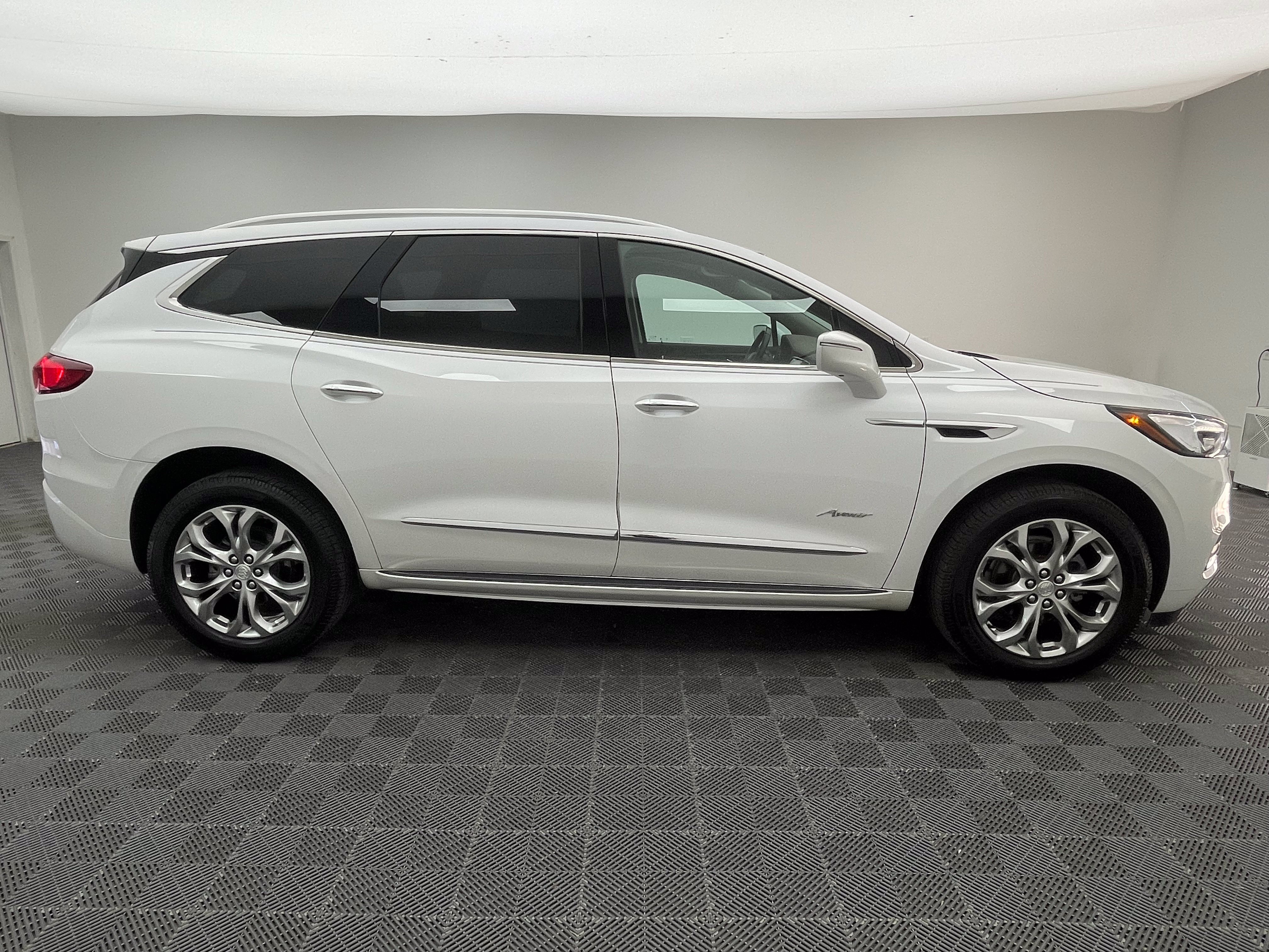 Used 2020 Buick Enclave Avenir w/ Avenir Technology Package FWD image 8