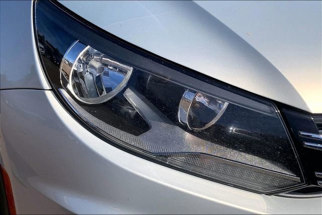 Used 2012 Volkswagen Tiguan SE image 28