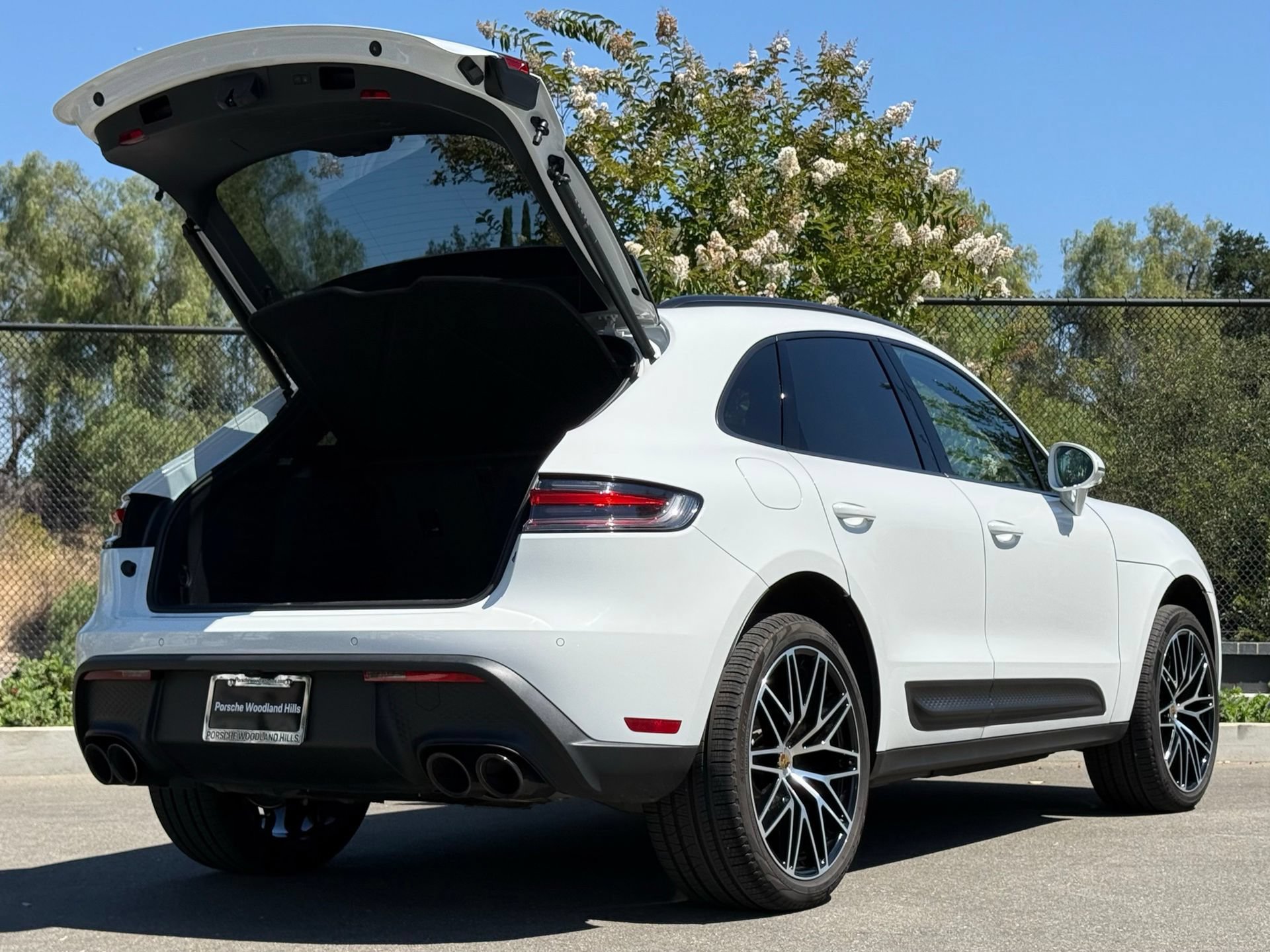 Used 2026 Porsche Macan AWD/4WD image 31