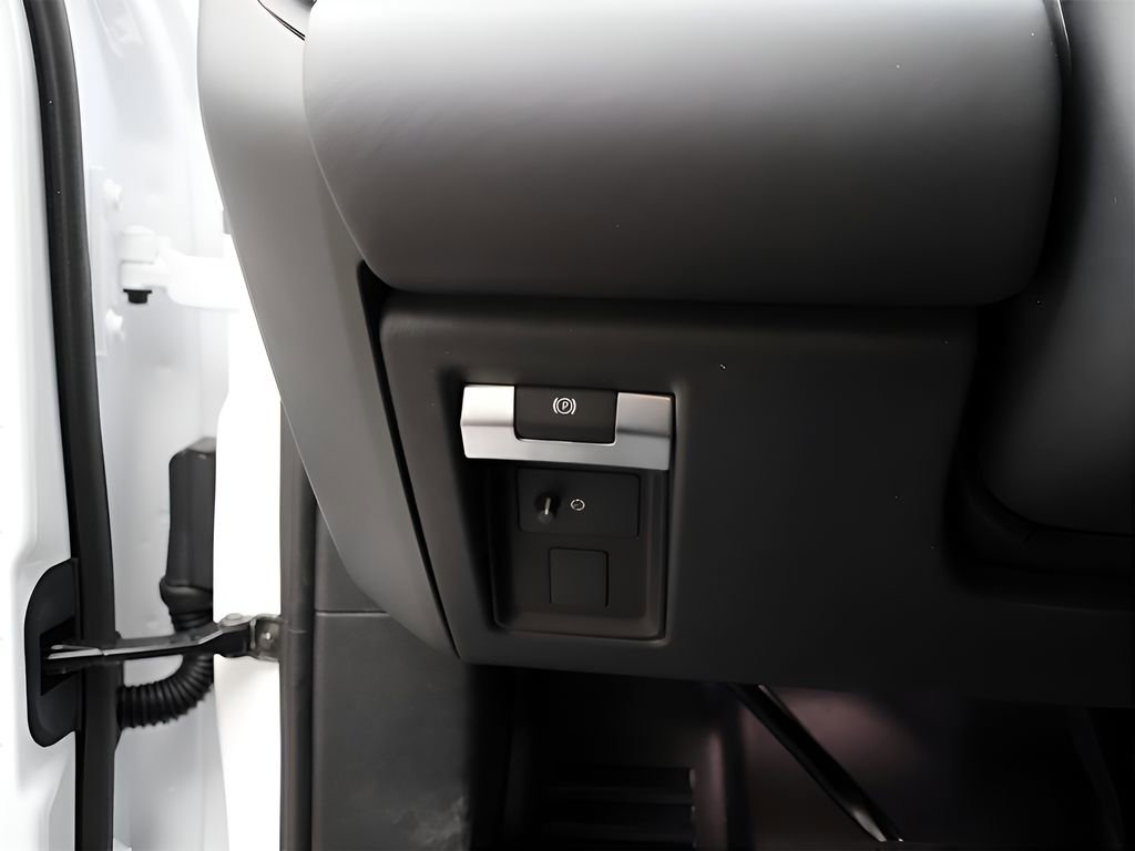 New 2025 Land Rover Defender 90 X-Dynamic SE image 38