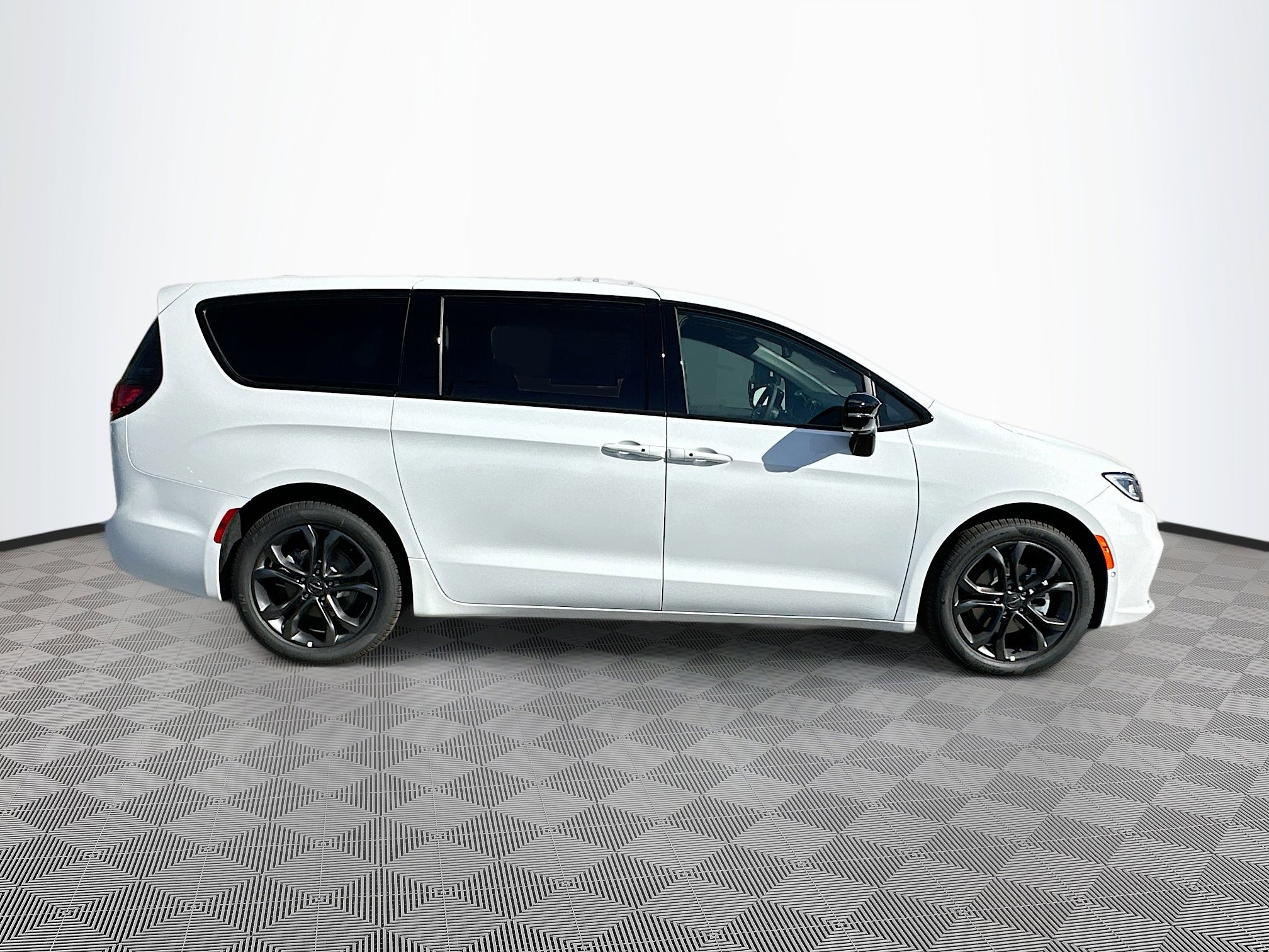 New 2026 Chrysler Pacifica Select image 3