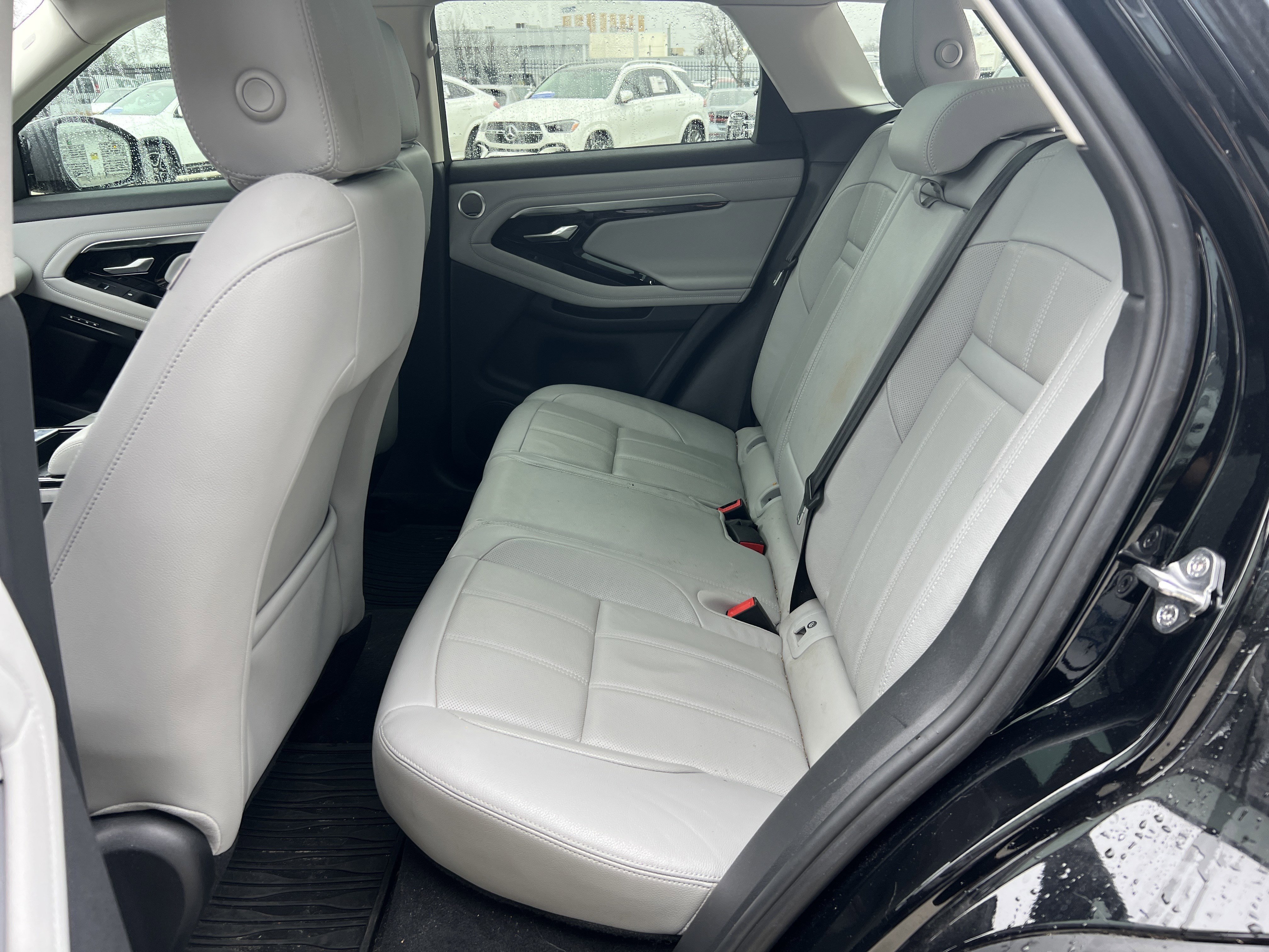 Used 2020 Land Rover Range Rover Evoque SE image 32