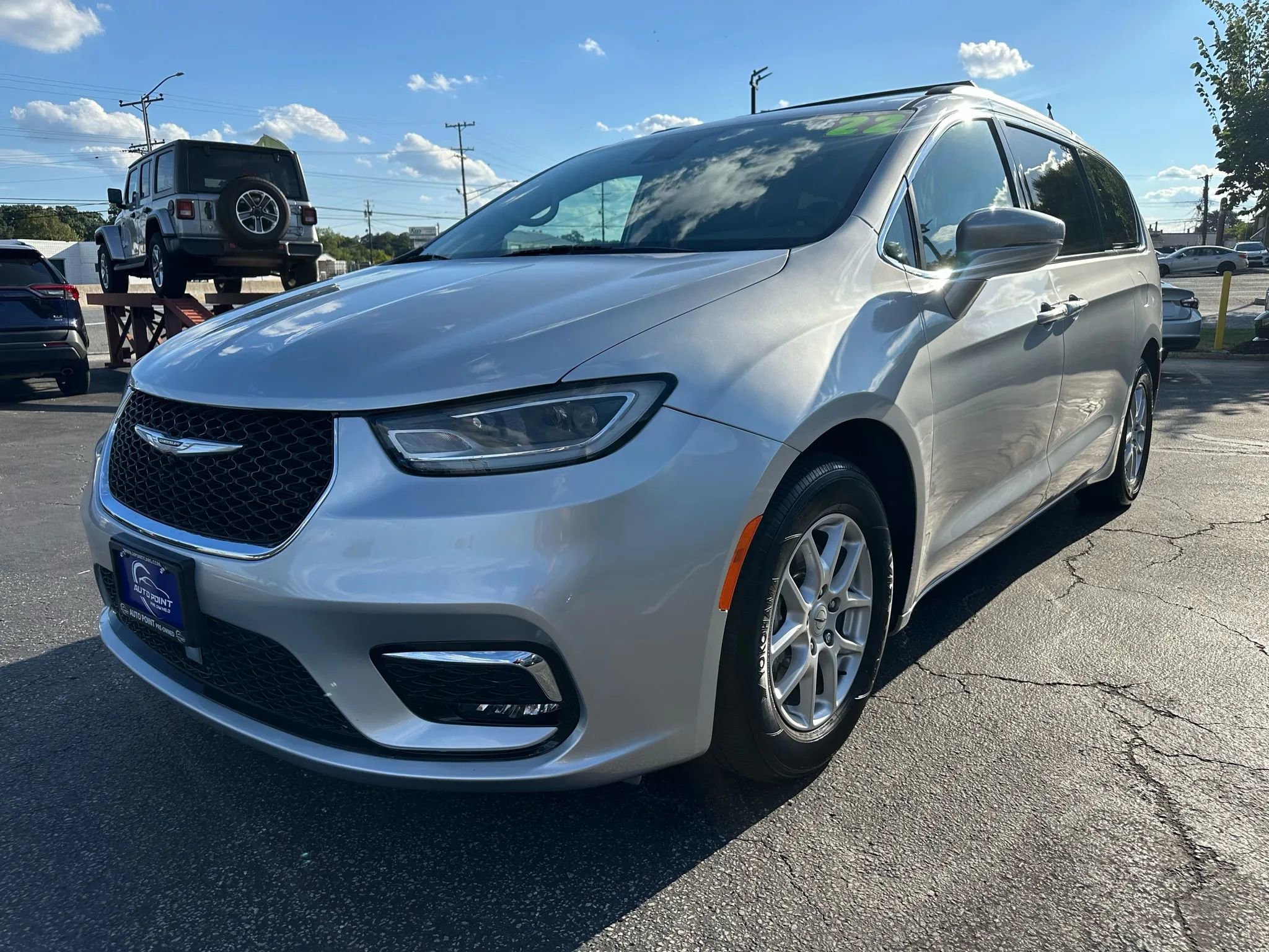 Used 2022 Chrysler Pacifica Touring-L image 1