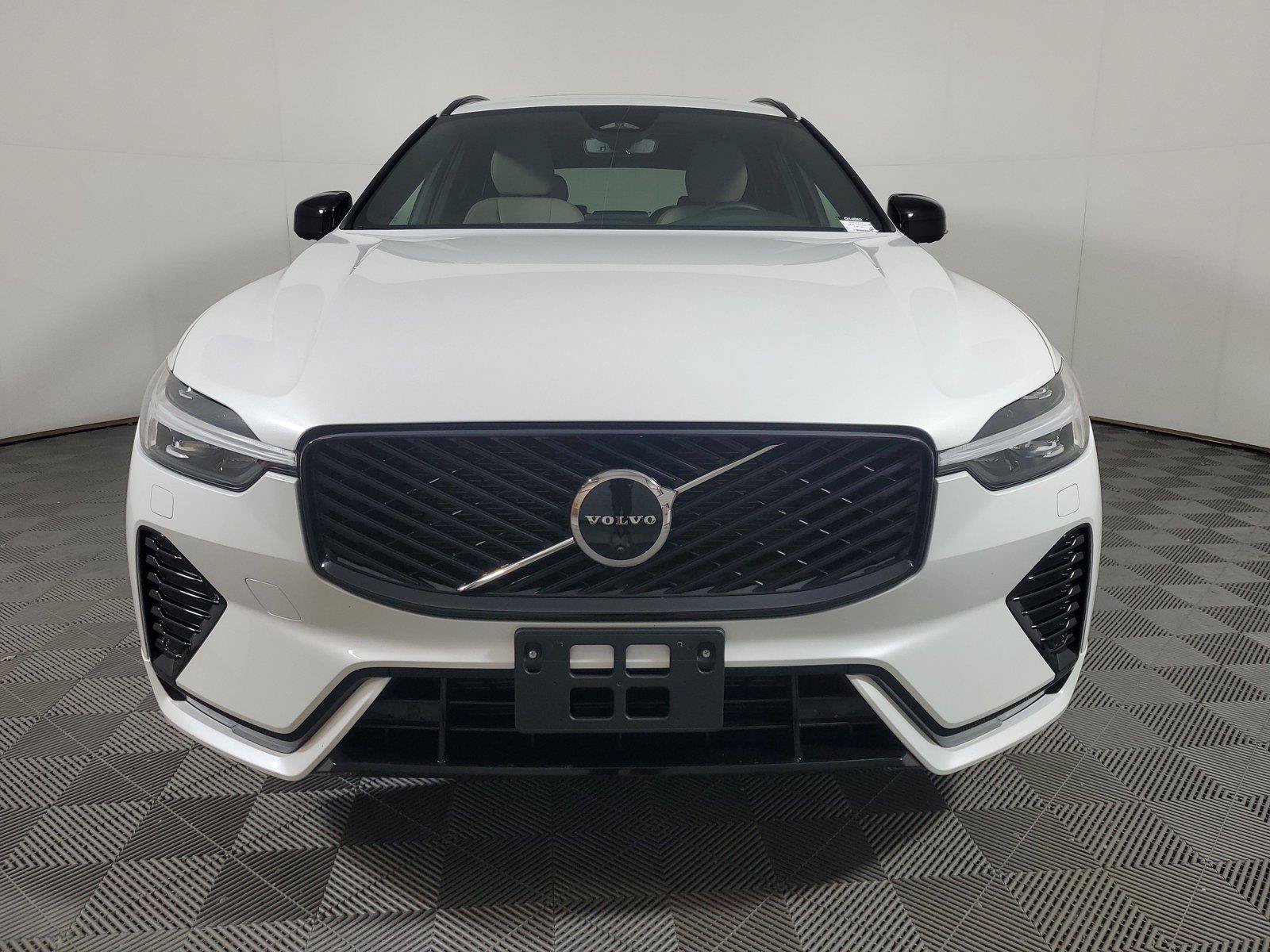Used 2026 Volvo XC60 B5 Plus AWD/4WD image 2
