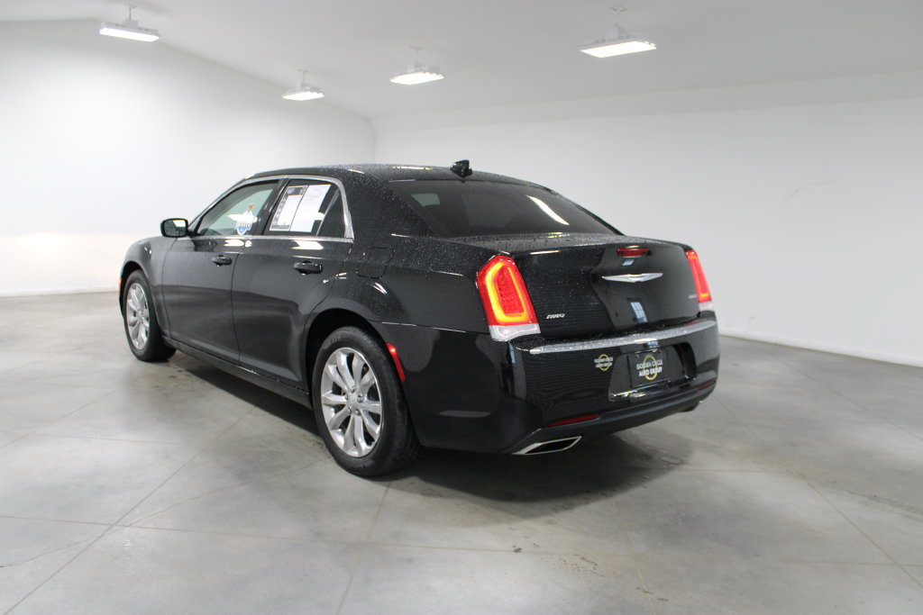 Used 2023 Chrysler 300 Touring AWD/4WD image 7