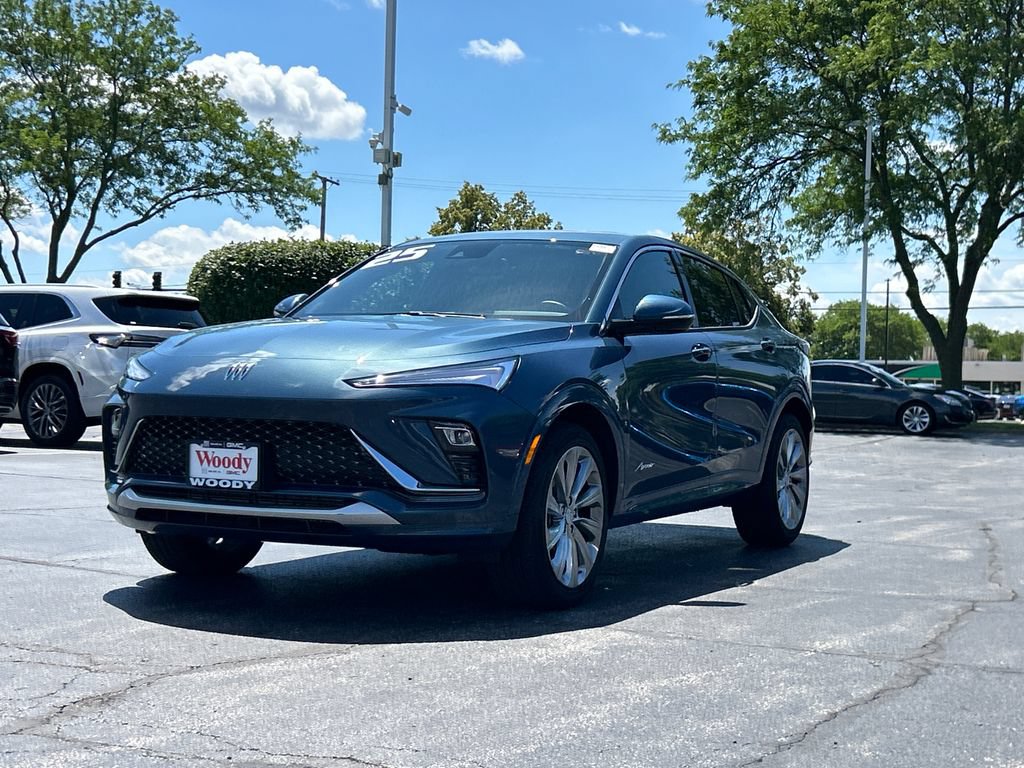 Certified 2025 Buick Envista Avenir FWD image 2