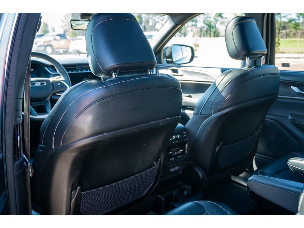 Used 2024 Jeep Grand Cherokee L Limited w/ Luxury Tech Group II image 13