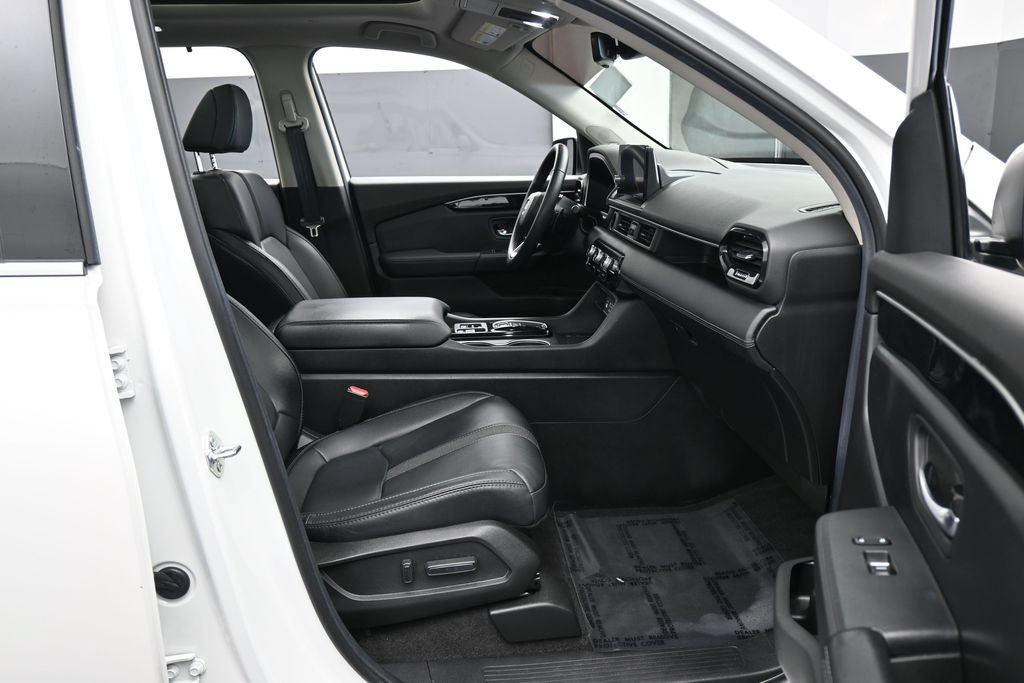 Used 2025 Honda Pilot Touring image 47