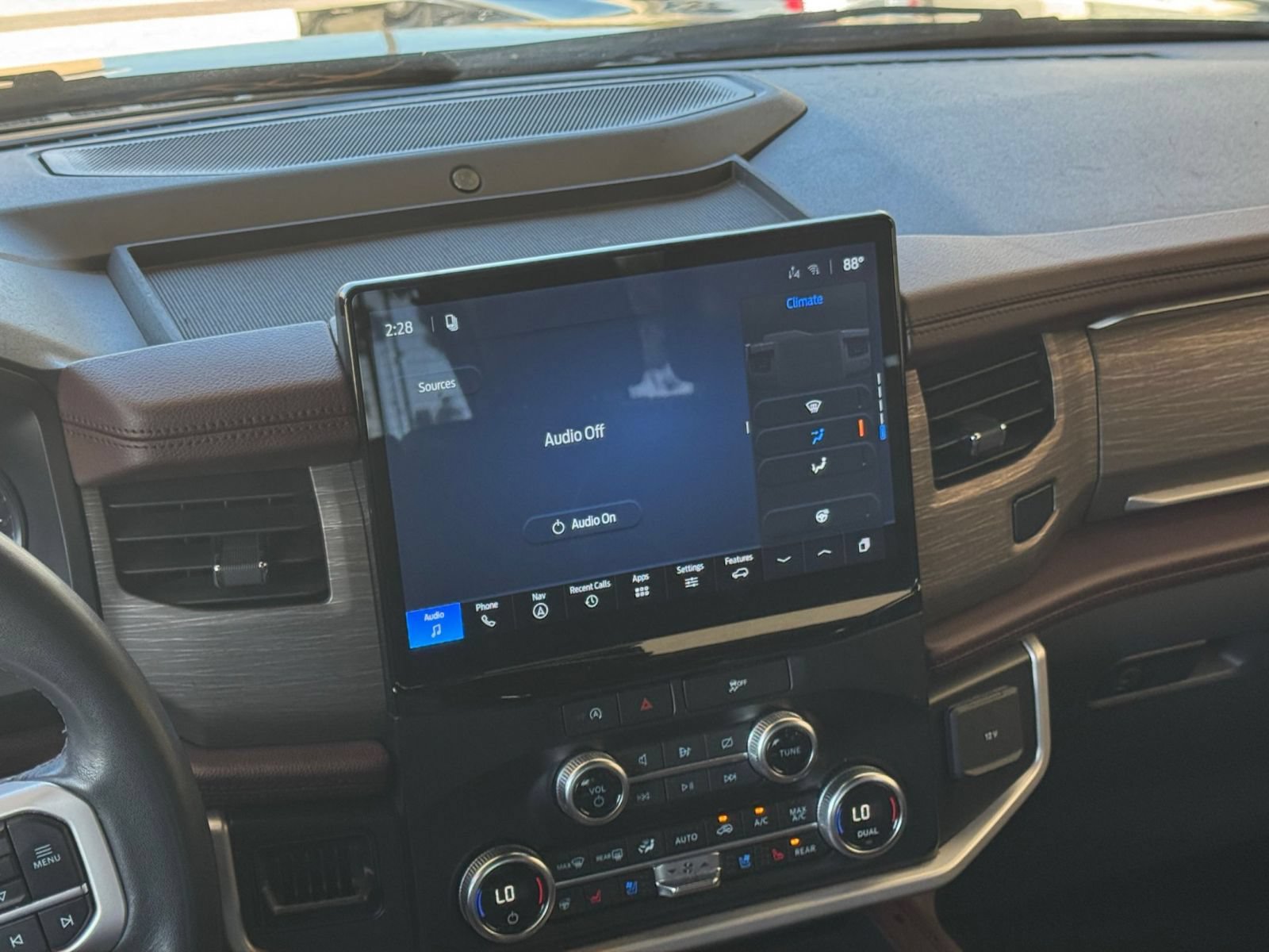Used 2024 Ford Expedition Limited AWD/4WD image 16