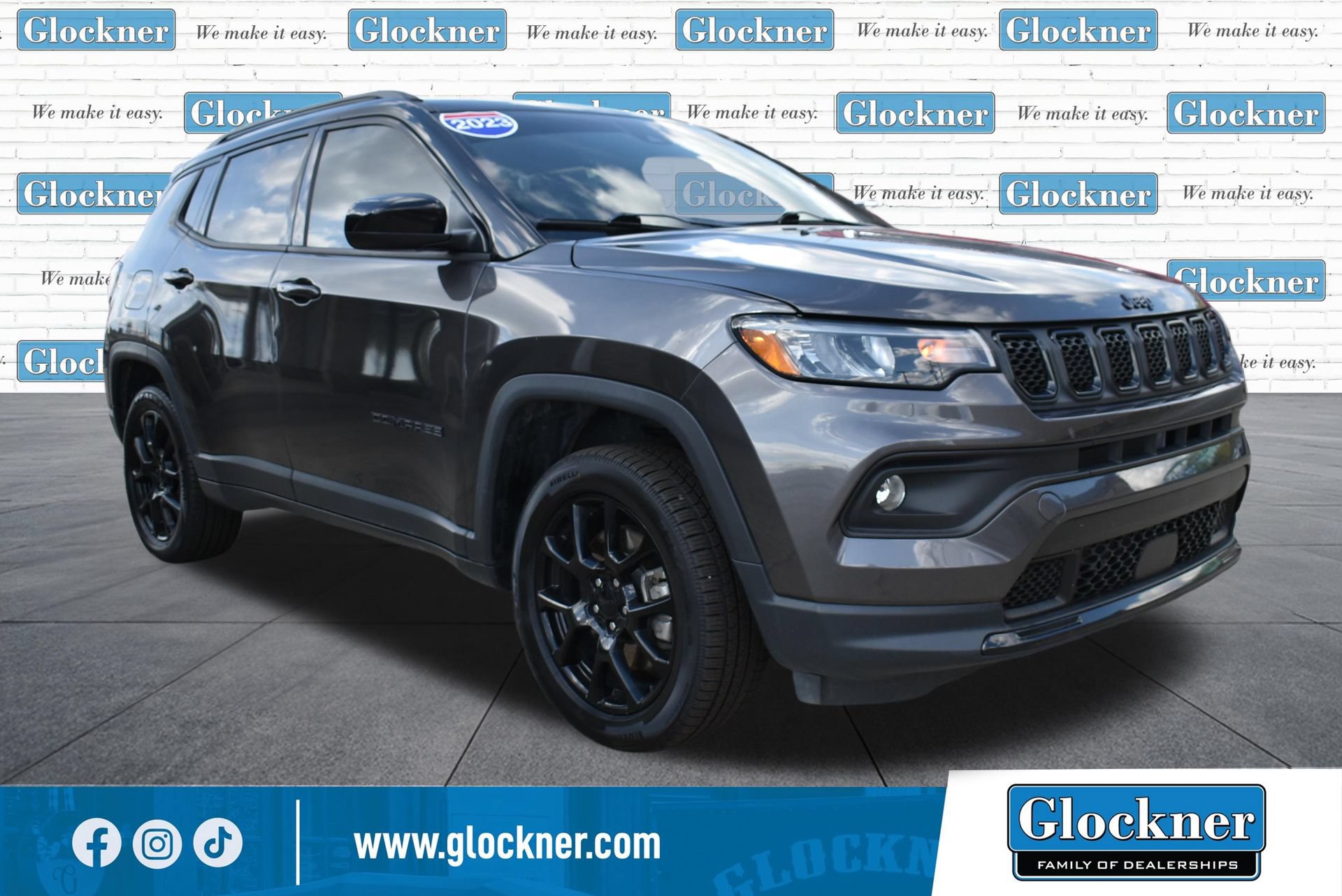Used 2023 Jeep Compass Latitude w/ Sun and Sound Group AWD/4WD image 3
