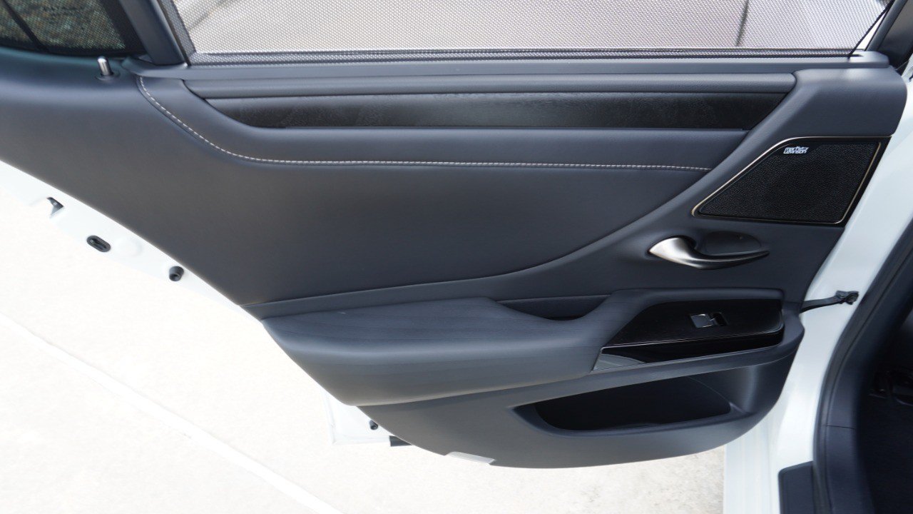 Certified 2022 Lexus ES 350 Ultra Luxury w/ Accessory Package 2 FWD image 36