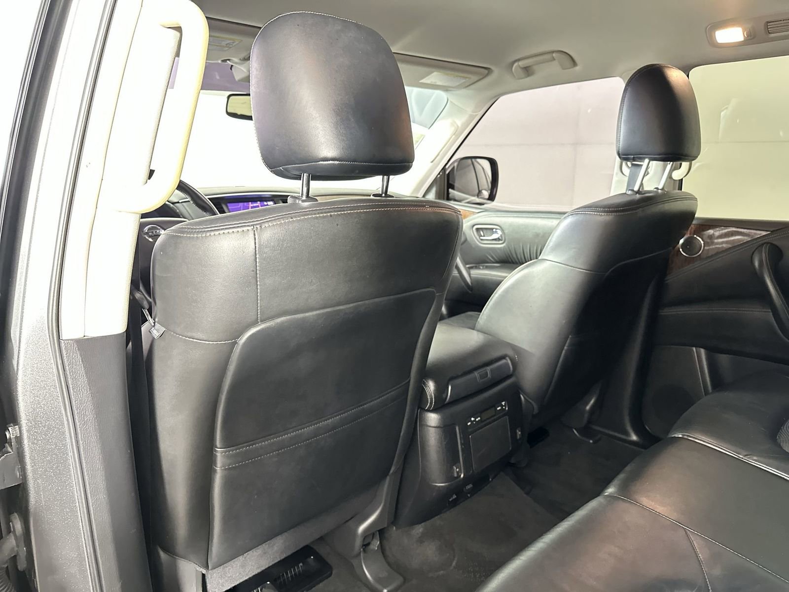 Used 2020 Nissan Armada SL image 27