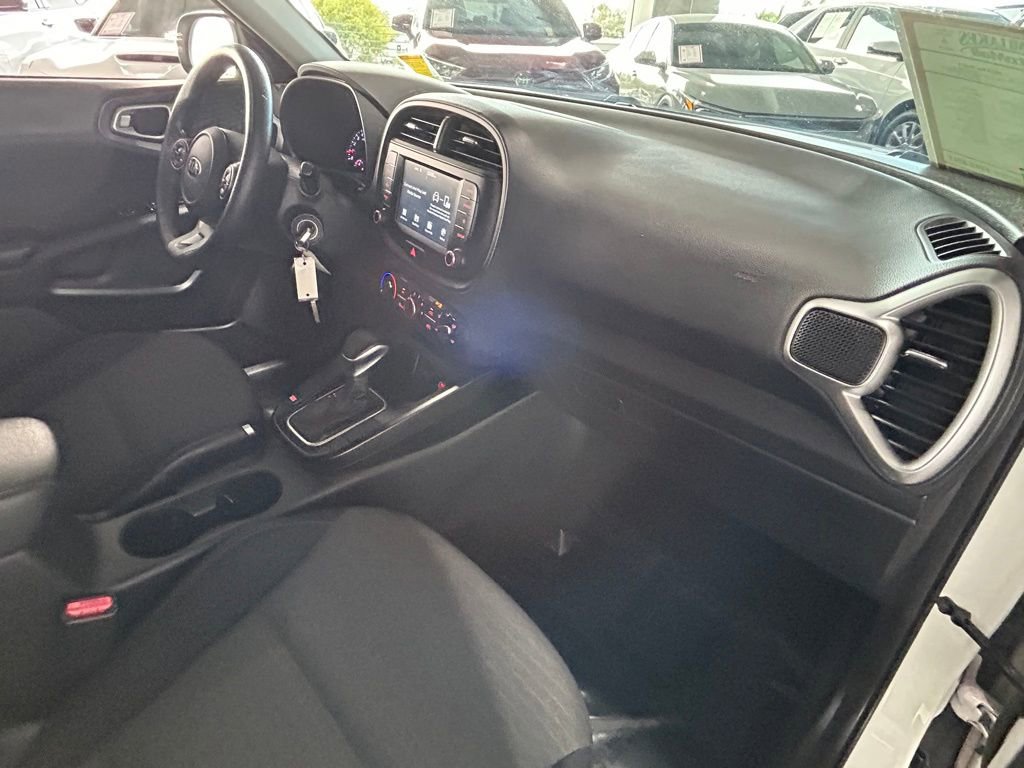 Used 2020 Kia Soul S image 28