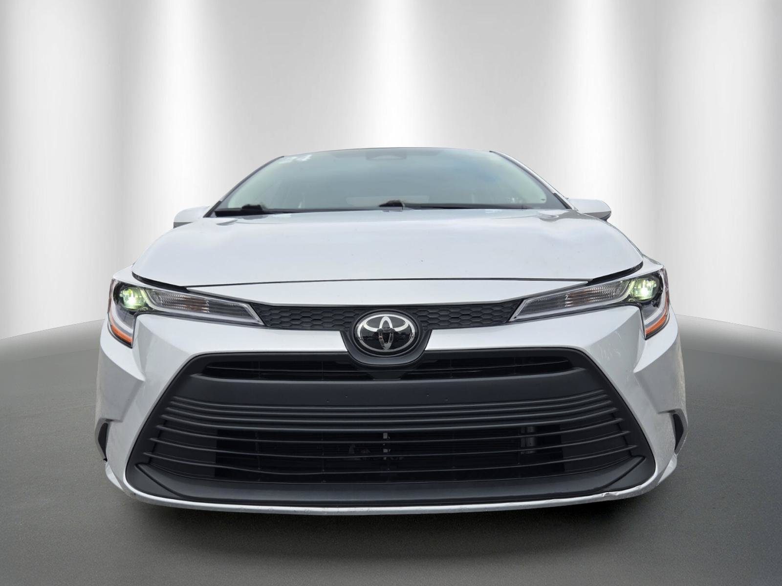Used 2024 Toyota Corolla LE FWD image 2