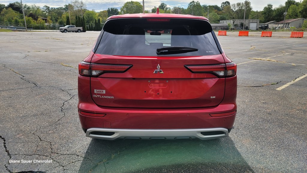 Used 2024 Mitsubishi Outlander AWD image 10