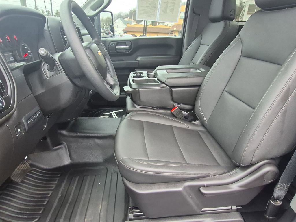 Used 2025 Chevrolet Silverado 3500 W/T image 18