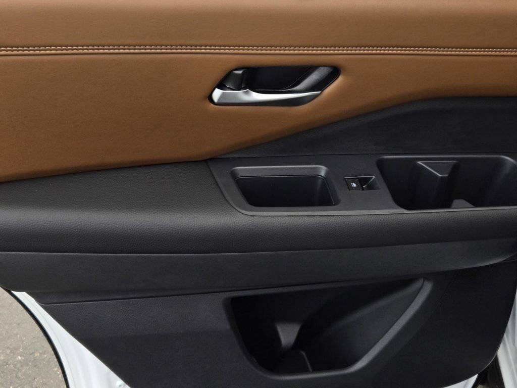 New 2026 Nissan Pathfinder Platinum image 12