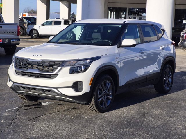 Used 2023 Kia Seltos LX image 3