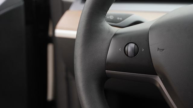 Used 2023 Tesla Model Y Long Range AWD/4WD image 23