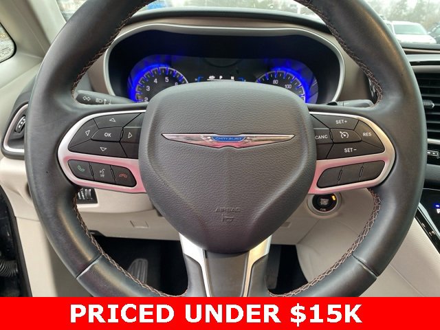 Certified 2017 Chrysler Pacifica Touring-L w/ Tire & Wheel Group image 17