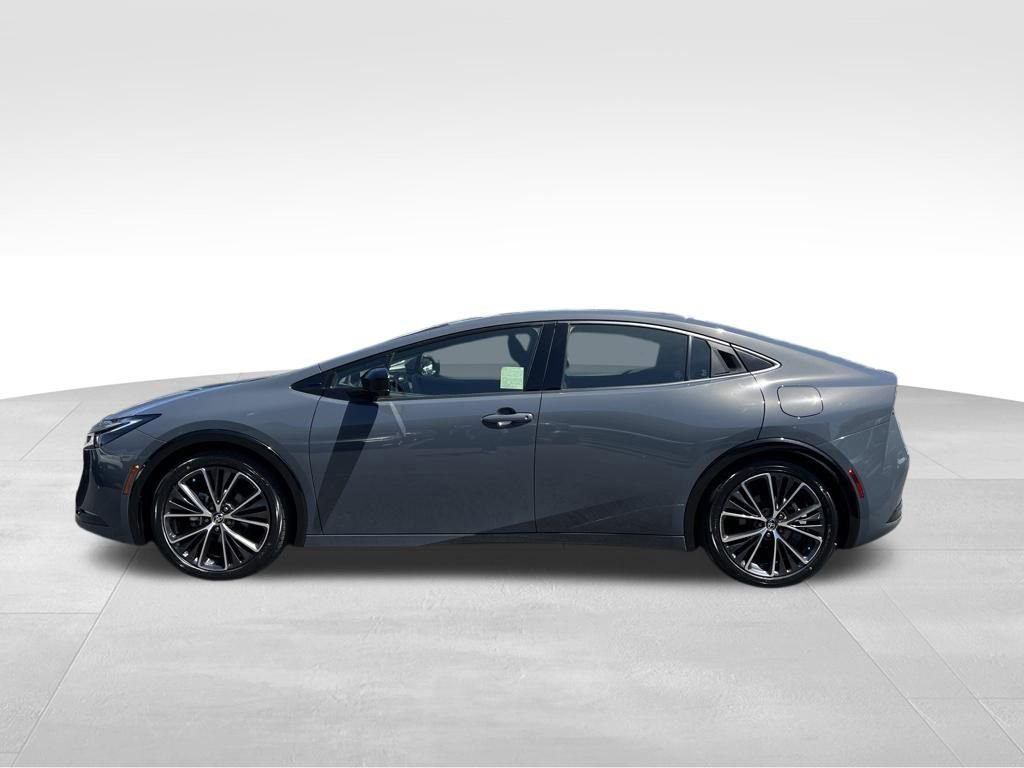 Used 2024 Toyota Prius XLE image 2