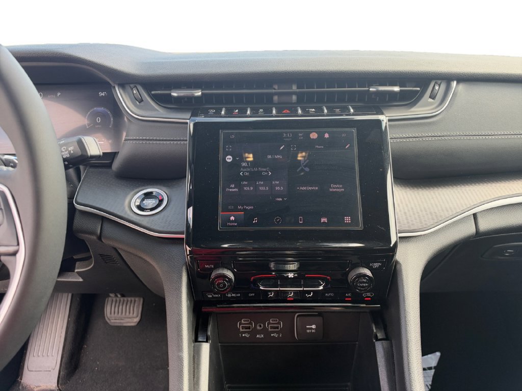 Used 2025 Jeep Grand Cherokee L Laredo RWD image 12