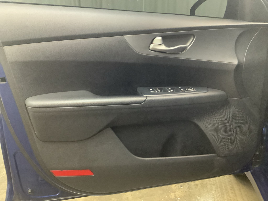 Used 2020 Kia Forte LXS FWD image 12