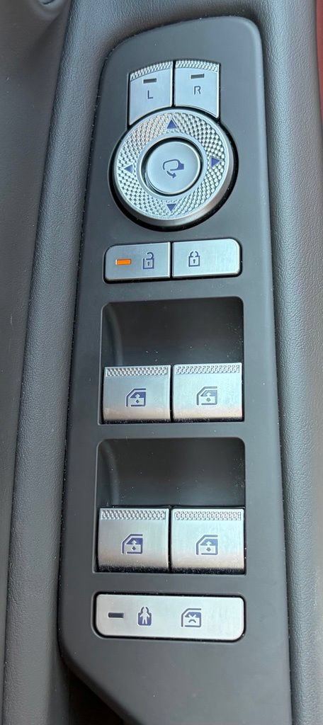 Certified 2025 Genesis GV80 3.5T Prestige AWD/4WD image 17