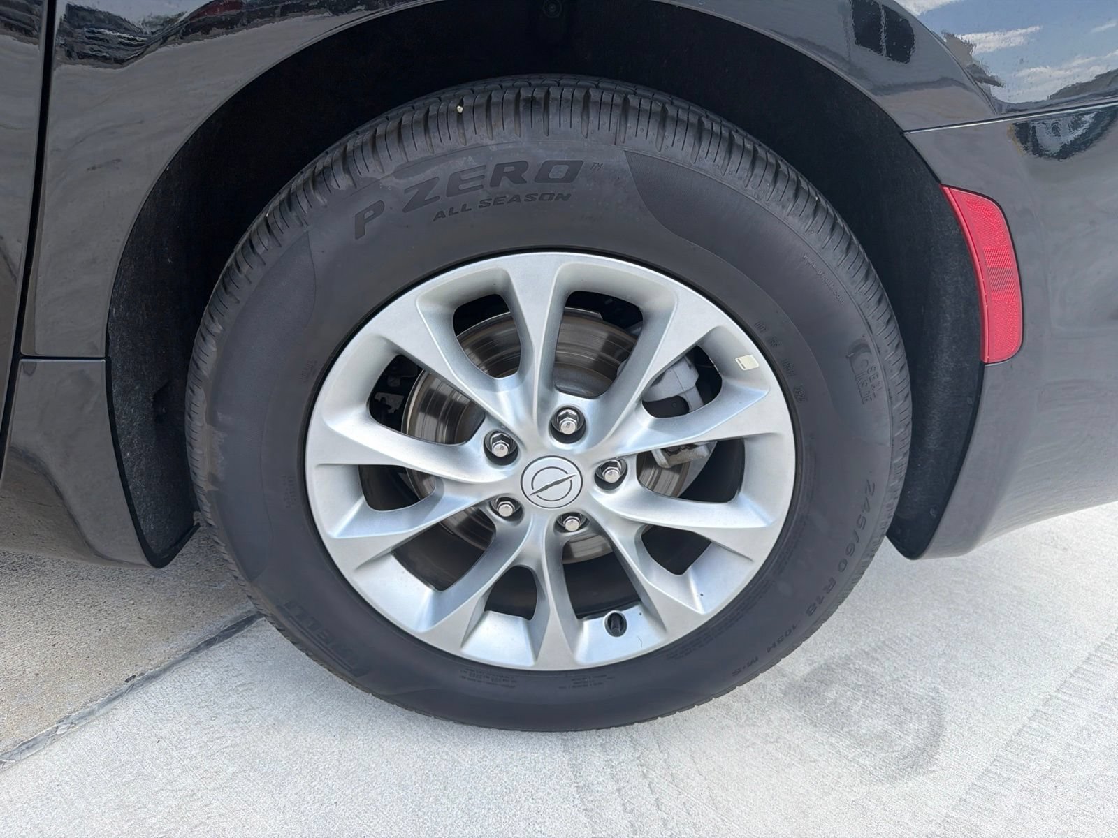 Used 2026 Chrysler Pacifica Limited FWD image 39