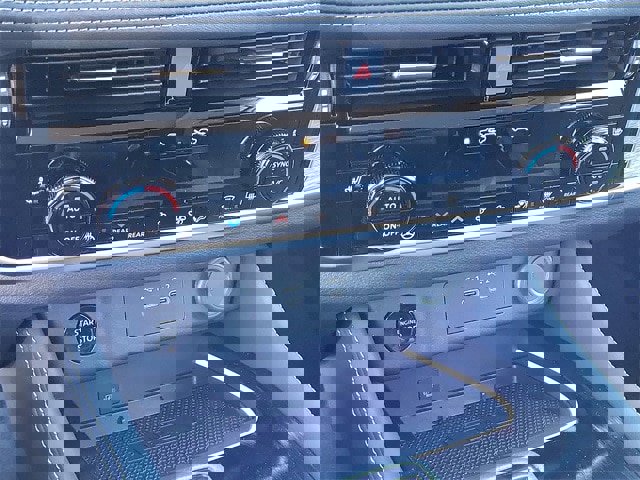 Used 2026 Nissan Rogue Platinum w/ Platinum Premium Package image 18